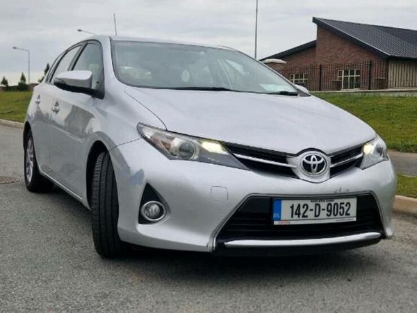 Toyota Auris Hatchback, Diesel, 2014, Silver