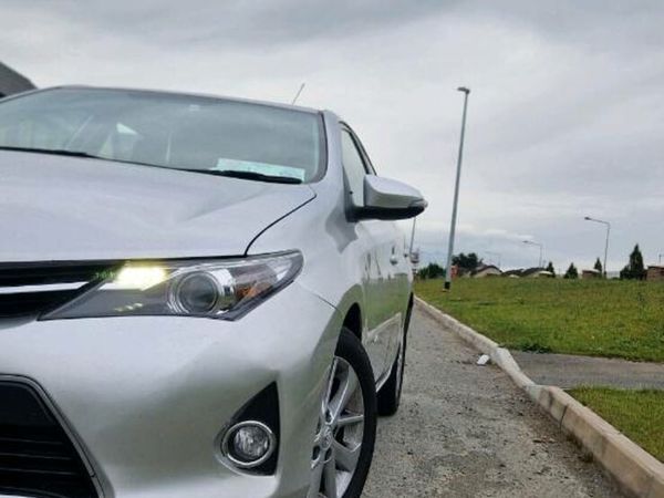 Toyota Auris Hatchback, Diesel, 2014, Silver