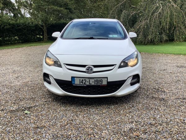 Vauxhall Astra Hatchback, Diesel, 2014, White