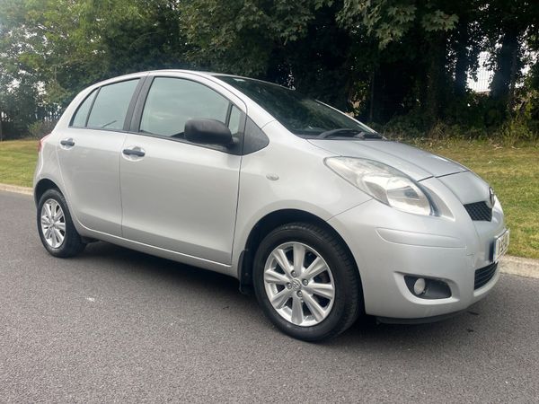 Toyota Yaris Hatchback, Petrol, 2011, Silver