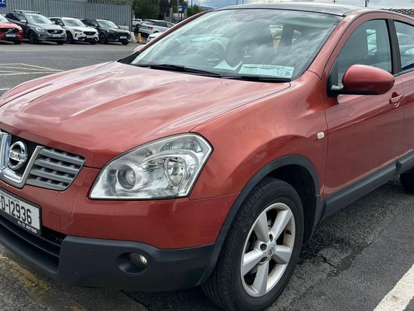 Nissan Qashqai Hatchback, Diesel, 2010, Red