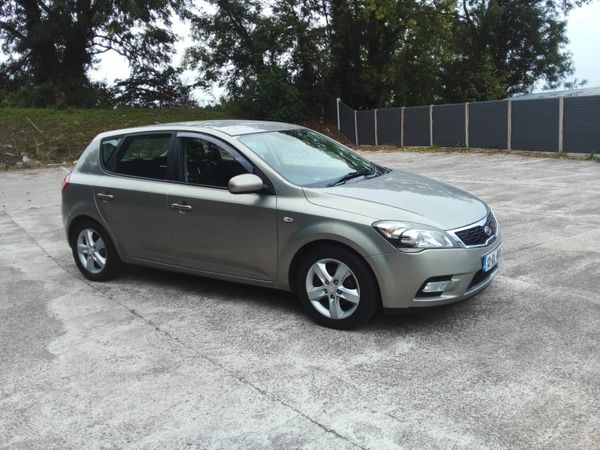 Kia Ceed Hatchback, Diesel, 2012, Silver