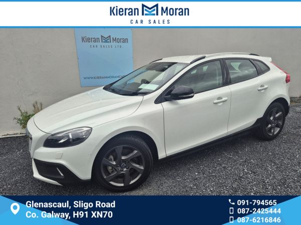 Volvo V40 Hatchback, Diesel, 2016, White