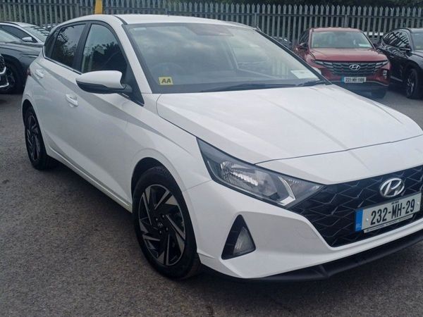 Hyundai i20 Hatchback, Petrol, 2023, White