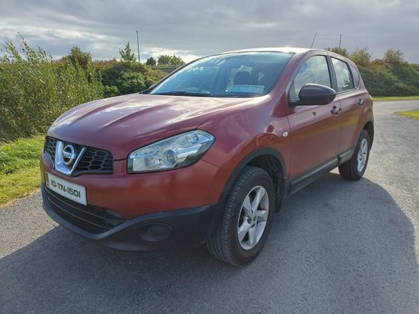 Nissan Qashqai Hatchback, Diesel, 2010, Red