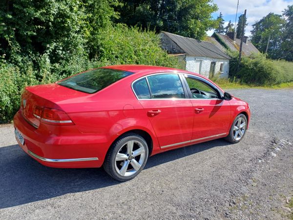 Volkswagen Passat Saloon, Diesel, 2012, Red