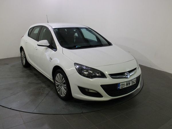 Vauxhall Astra Hatchback, Petrol, 2013, White