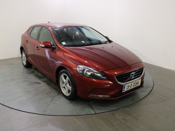 Volvo V40 Hatchback, Diesel, 2013, Red