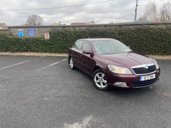 Skoda Octavia Saloon, Diesel, 2012, Red