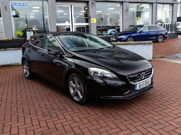 Volvo V40 Hatchback, Diesel, 2016, Black