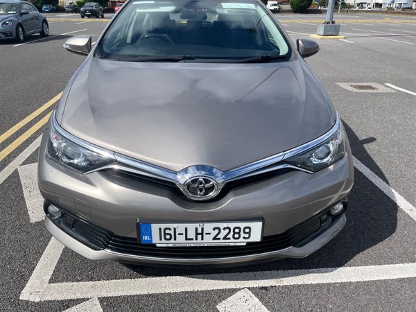 Toyota Auris Hatchback, Petrol, 2016, Bronze
