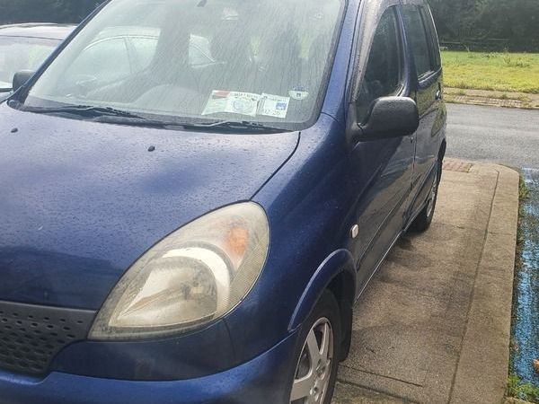 Toyota Yaris Hatchback, Petrol, 2000, Blue