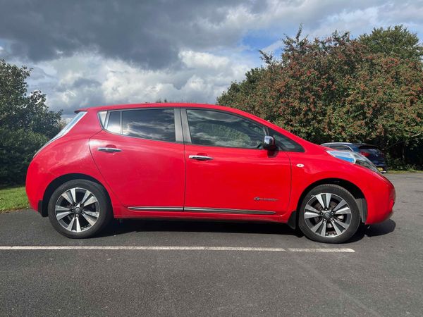 Nissan Leaf Hatchback, Electric, 2017, Red