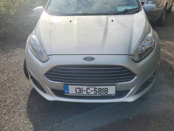 Ford Fiesta Hatchback, Petrol, 2013, Silver