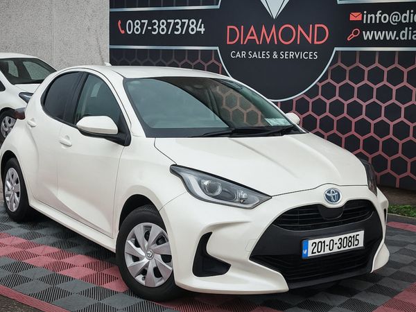 Toyota Yaris Hatchback, Petrol Hybrid, 2020, White
