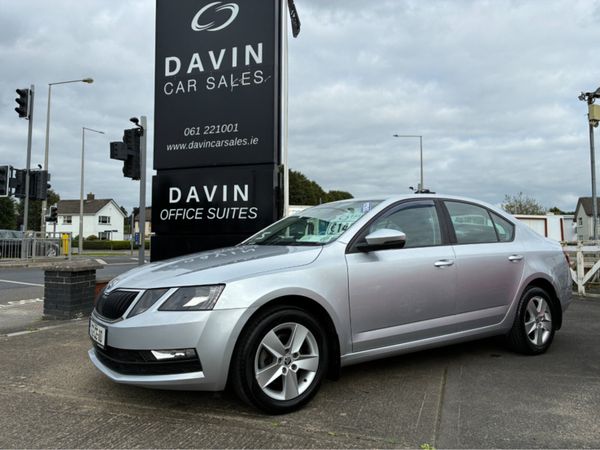 Skoda Octavia Hatchback, Petrol, 2017, Grey