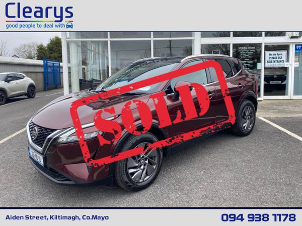 Nissan Qashqai MPV, Petrol Hybrid, 2022, Red