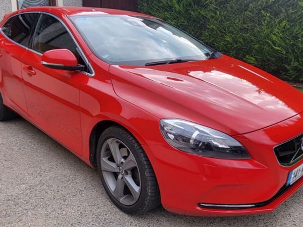 Volvo V40 Hatchback, Petrol, 2014, Red