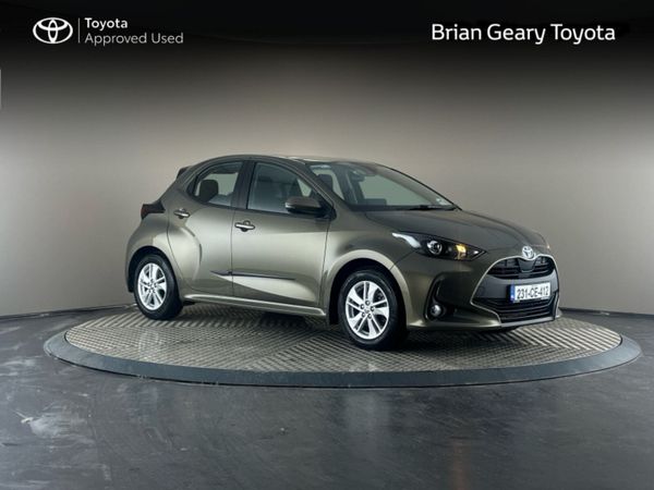 Toyota Yaris Hatchback, Petrol Hybrid, 2023, Green