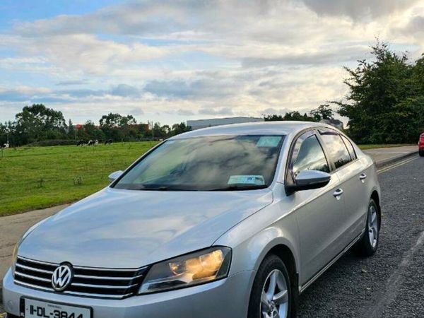 Volkswagen Passat Saloon, Diesel, 2011, Silver