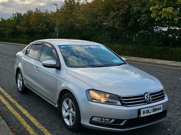 Volkswagen Passat Saloon, Diesel, 2011, Silver