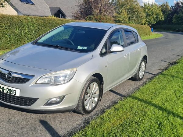 Opel Astra MPV, Petrol, 2012, Silver