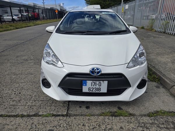 Toyota Aqua Hatchback, Petrol Hybrid, 2017, White
