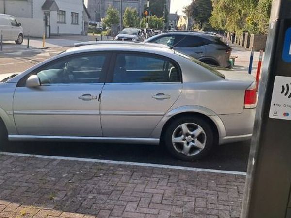 Opel Vectra Saloon, Petrol, 2008, Silver