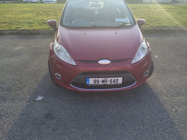 Ford Fiesta Hatchback, Petrol, 2009, Red