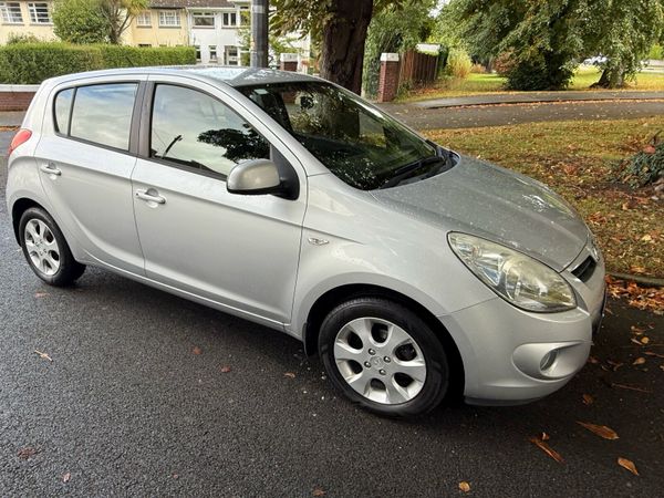 Hyundai i20 Hatchback, Petrol, 2010, Silver