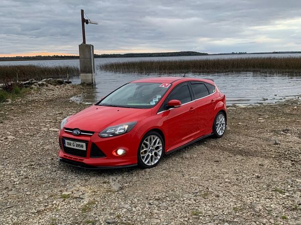 Ford Focus Hatchback, Diesel, 2013, Red