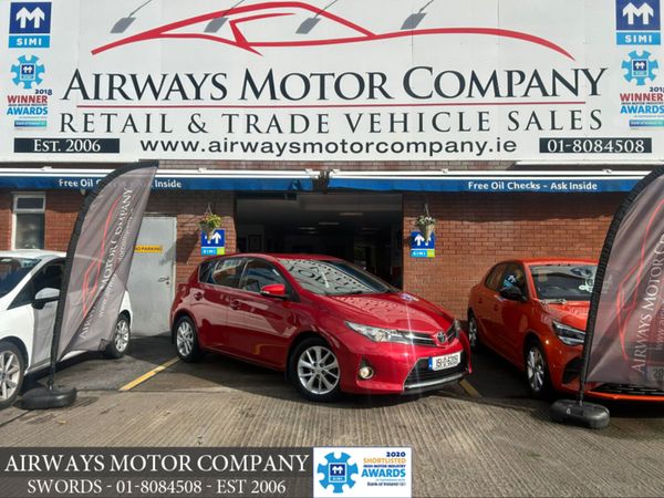 Toyota Auris Hatchback, Petrol, 2015, Red