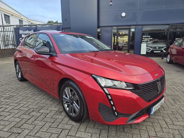 Peugeot 308 Hatchback, Petrol, 2022, Red