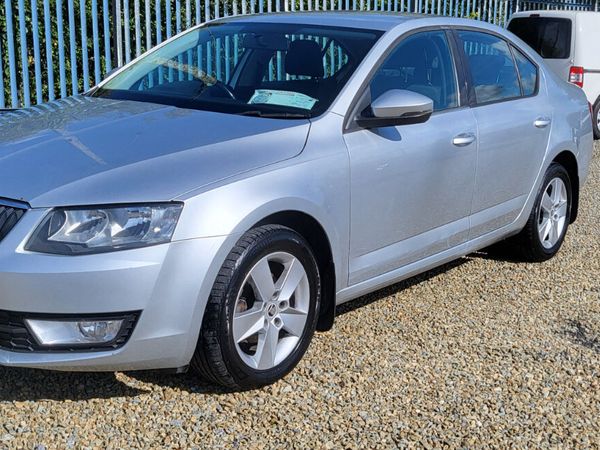 Skoda Octavia Saloon, Diesel, 2014, Silver