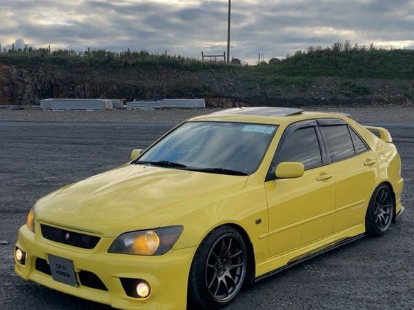 Lexus IS Saloon, Petrol, 2001, Yellow