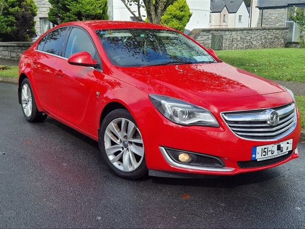 Vauxhall Insignia Hatchback, Diesel, 2015, Red