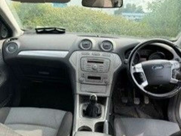 Ford Mondeo Hatchback, Petrol, 2008, Silver