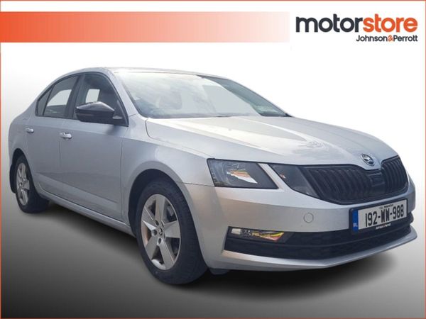 Skoda Octavia Hatchback, Petrol, 2019, Silver
