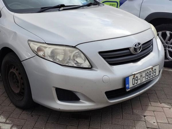 Toyota Corolla Saloon, Petrol, 2009, Silver