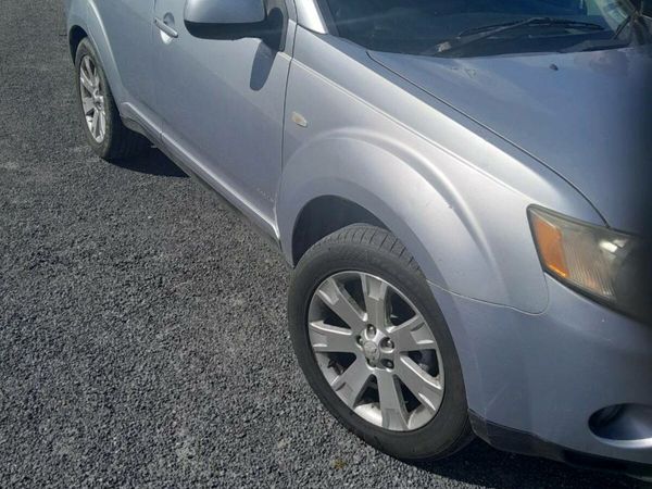 Mitsubishi Outlander SUV, Diesel, 2009, Silver