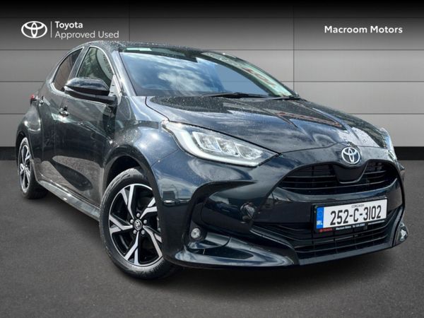 Toyota Yaris Hatchback, Petrol Hybrid, 2025, Black