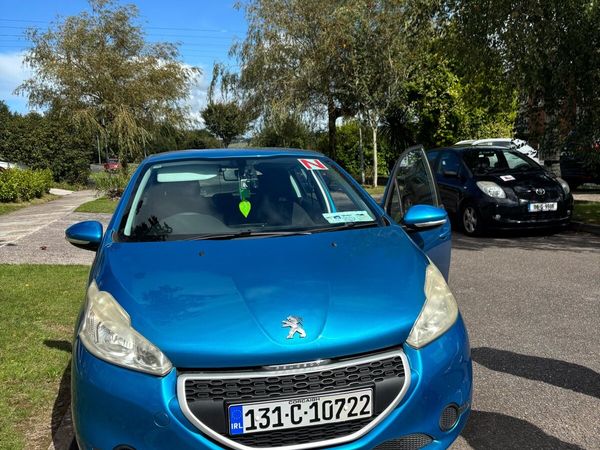 Peugeot 208 Hatchback, Petrol, 2013, Blue