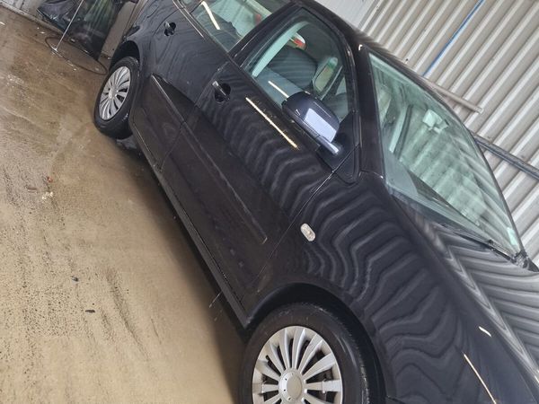 Volkswagen Polo Hatchback, Petrol, 2004, Black