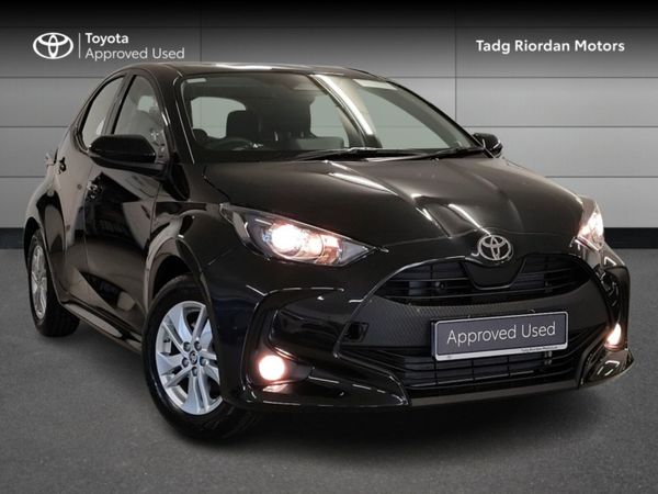 Toyota Yaris Hatchback, Petrol Hybrid, 2025, Black