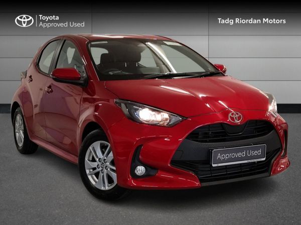 Toyota Yaris Hatchback, Petrol Hybrid, 2025, Red