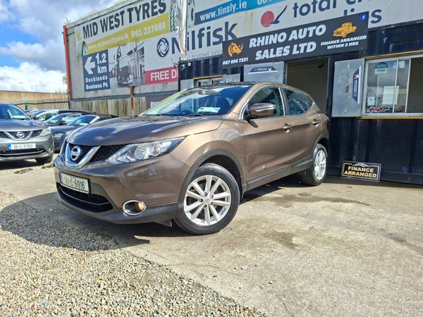 Nissan Qashqai Hatchback, Petrol, 2014, Brown
