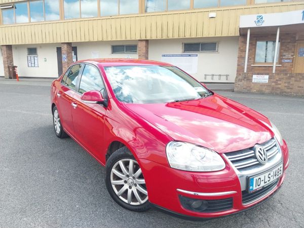 Volkswagen Jetta Saloon, Diesel, 2010, Red