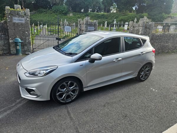 Ford Fiesta Hatchback, Petrol, 2018, Silver