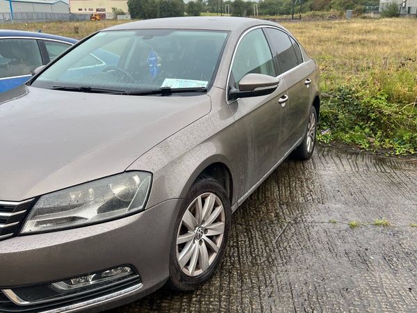 Volkswagen Passat Saloon, Diesel, 2011, Brown
