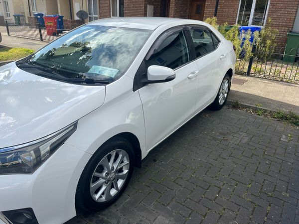 Toyota Corolla Saloon, Diesel, 2015, White